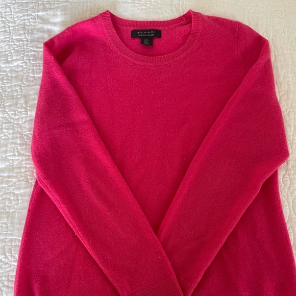 Tahari 100% Cashmere Sweater Women’s Medium Hot Pink Crew Neck Long Sleeve EUC - Picture 1 of 10